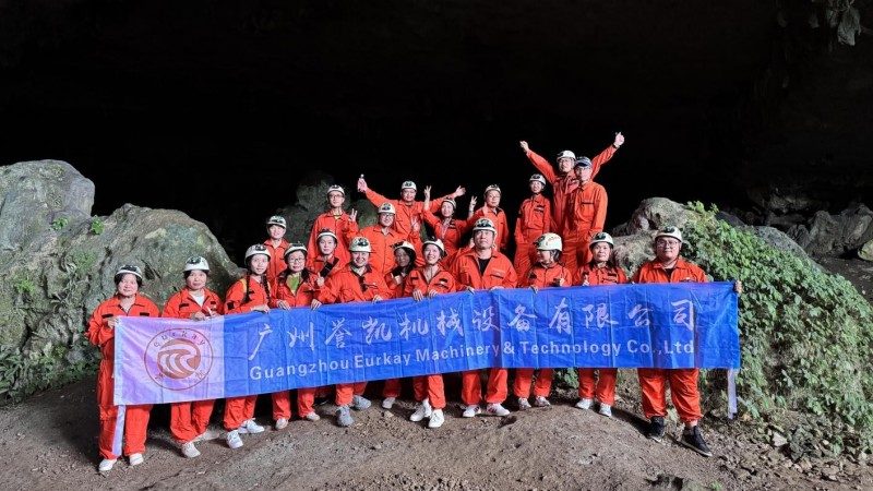 Odmevi iz jamskih globin: Medsebojno srečanje z naravo in člani ekipe